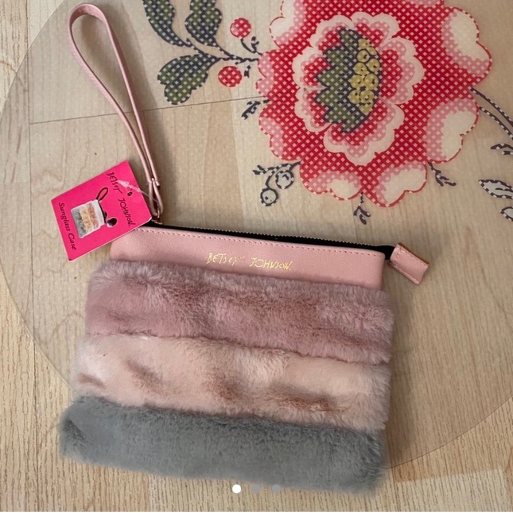 Betsey Johnson brand clutch 💘